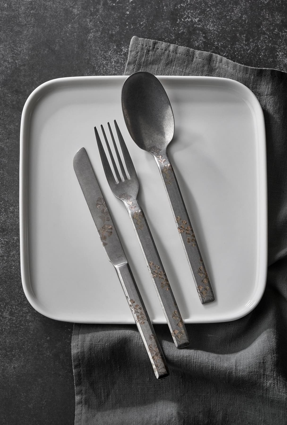 Linea Series - Antique - Leaf Pattern