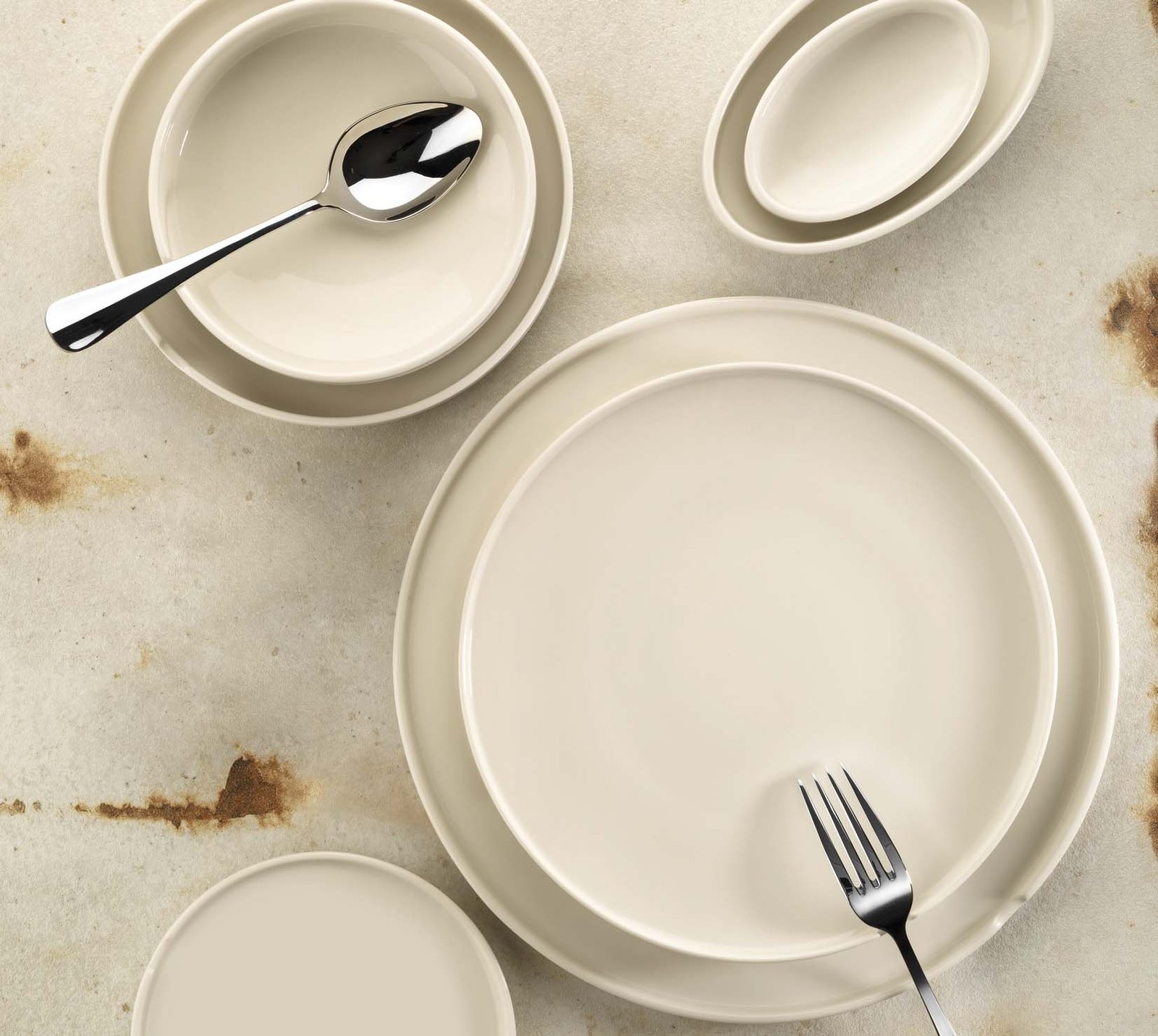 Kutahya Porcelain Bone Chef Taste Of 12cm.Oval Bowl - Styled