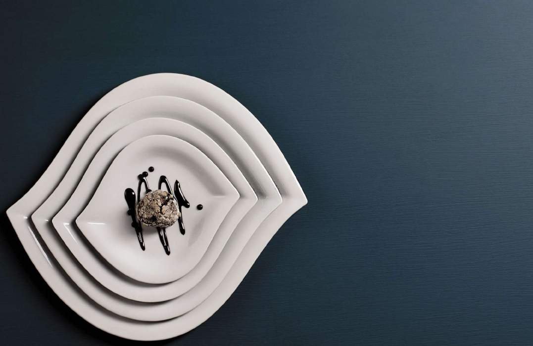 Porland Leaf White Deep Plate 22cm 2 Pieces - Styled