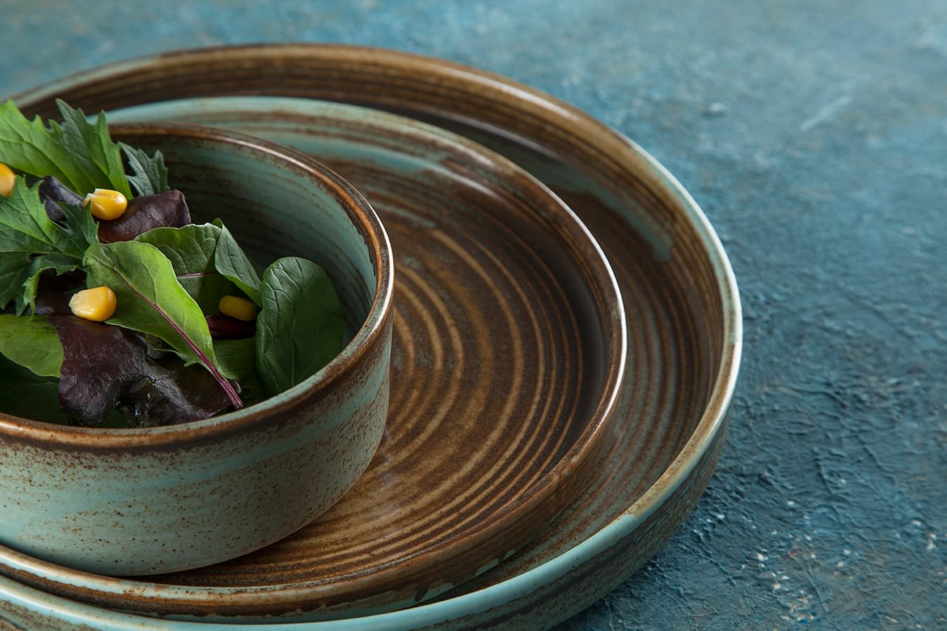 Coral Deep Plate 26 cm * - Styled