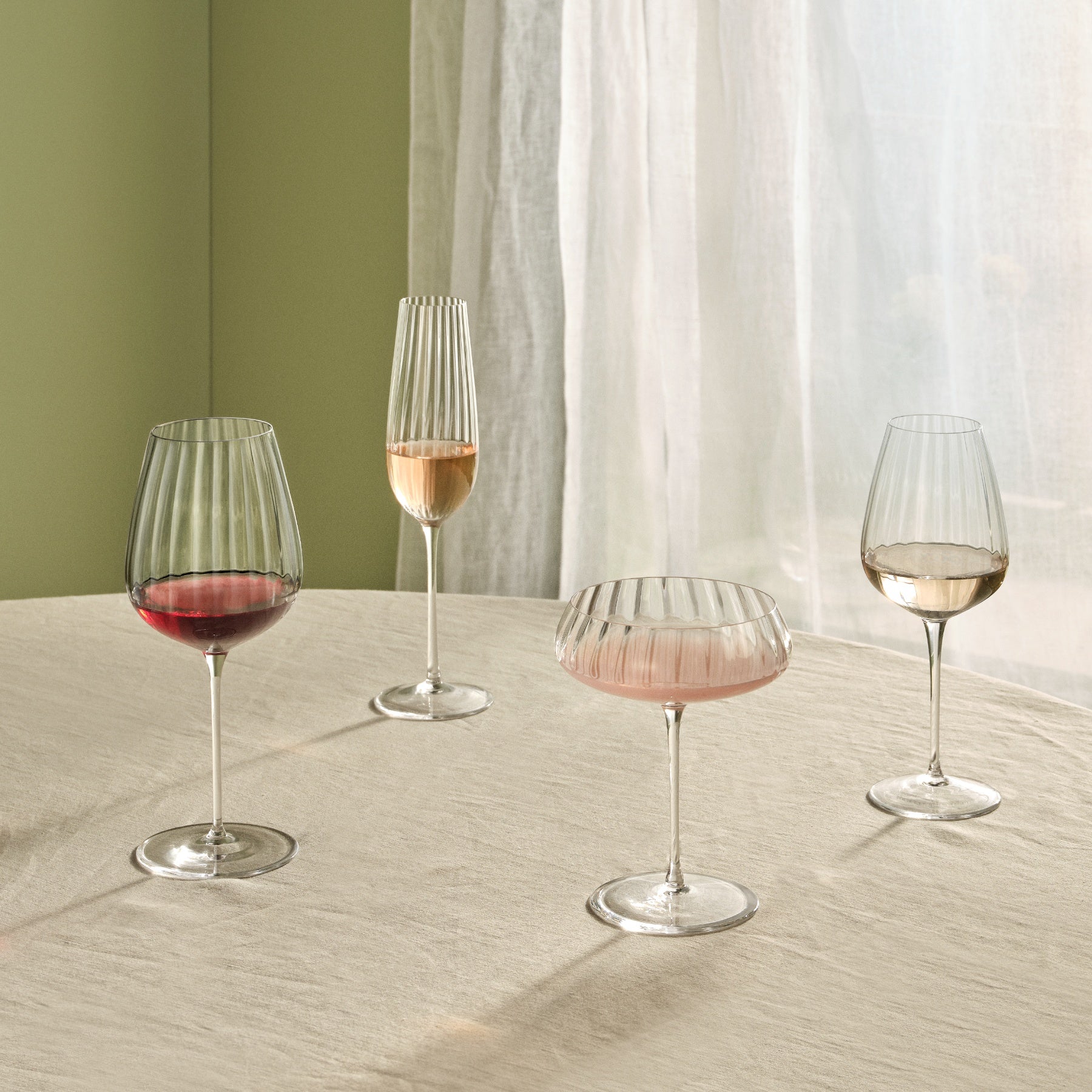 Round Up Set of 2 Red Wine Glasses - Styled