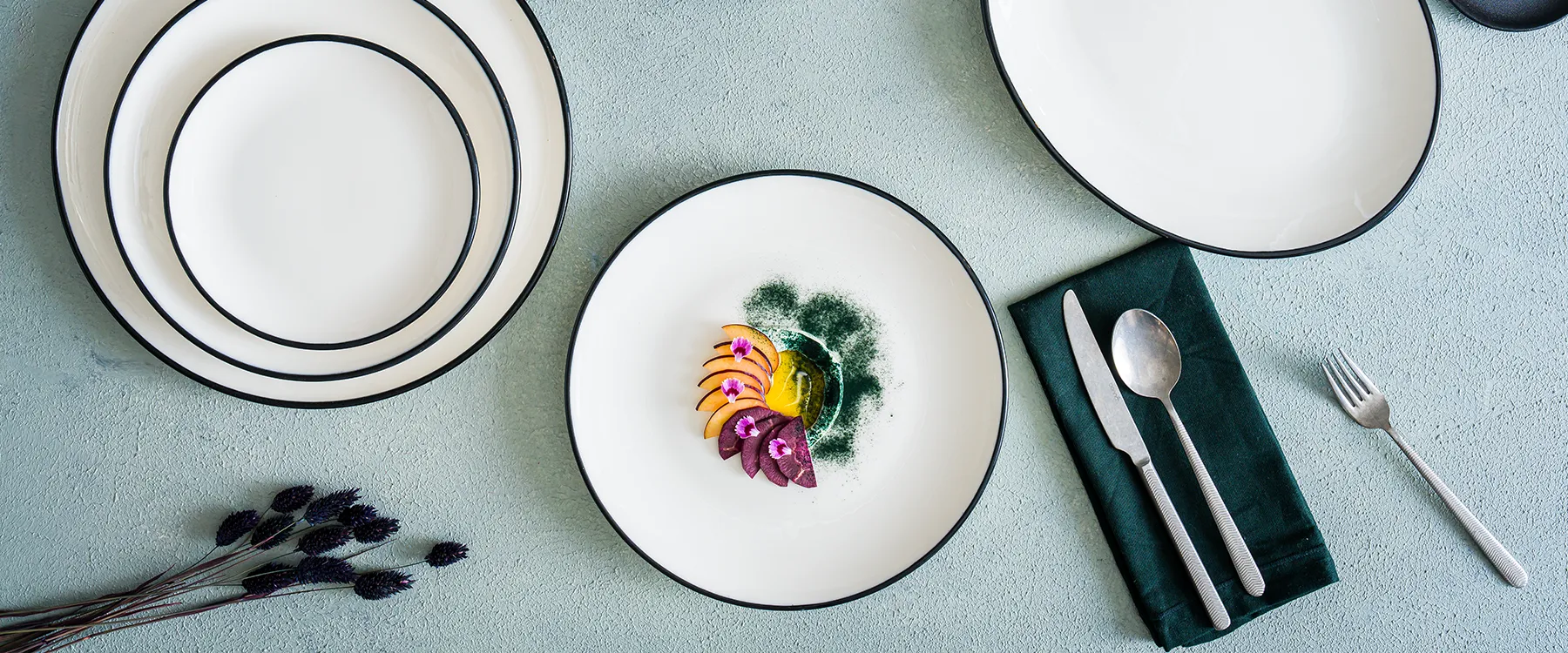 Linea Black Moove Oval Plate 31x24 cm - Styled